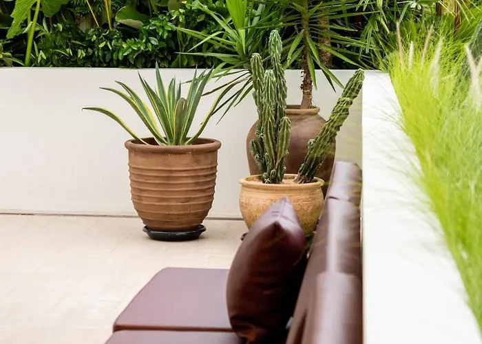 Villa Kairos 2br W Pool & Rooftop, Min From Waves