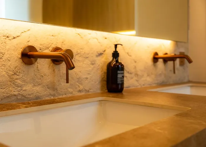 Kairos 2br W Pool & Rooftop, Min From Waves Villa