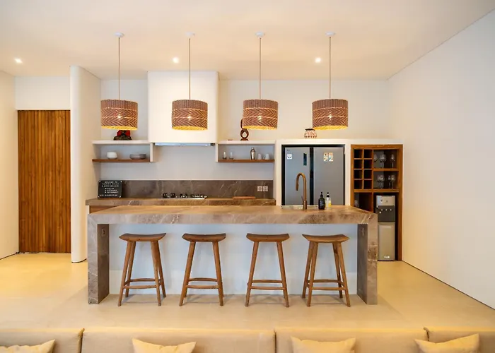 Kairos 2br W Pool & Rooftop, Min From Waves
